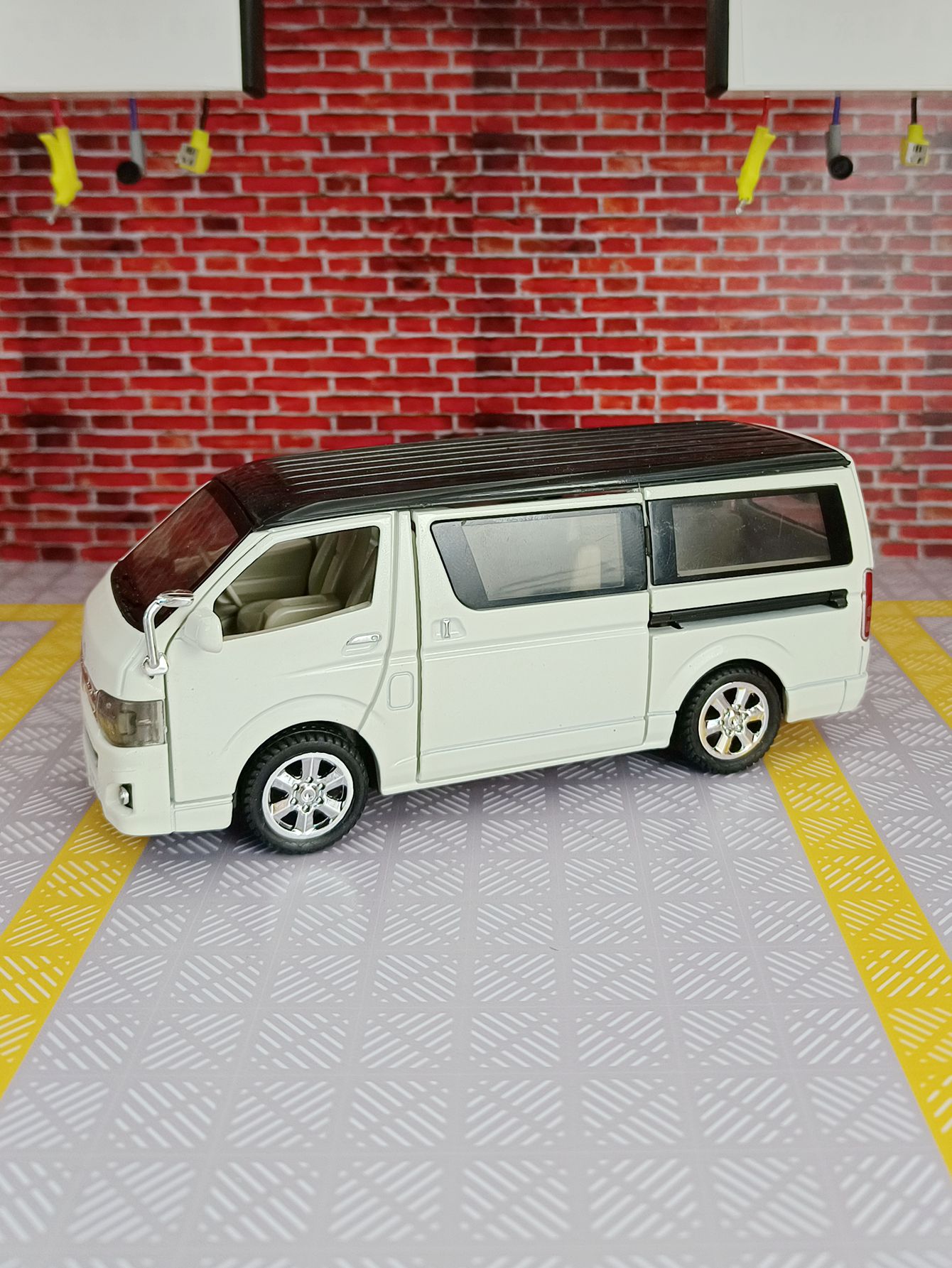 Decor Lighting Returns - Modelo de veículo comercial Toyota Hiace